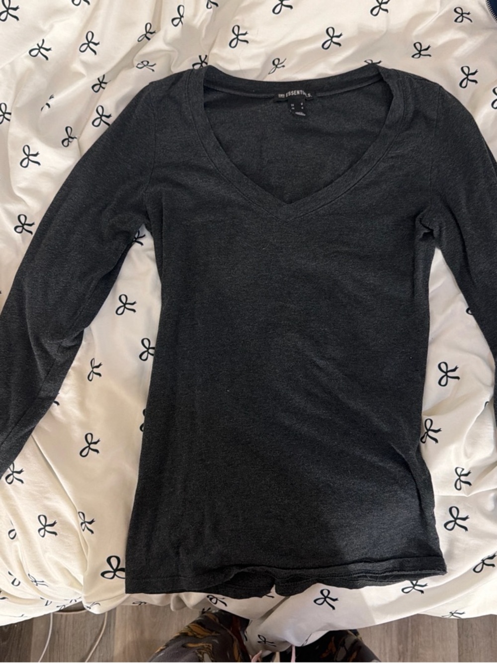 Essential V-Neck Long Sleeve Tee - Black